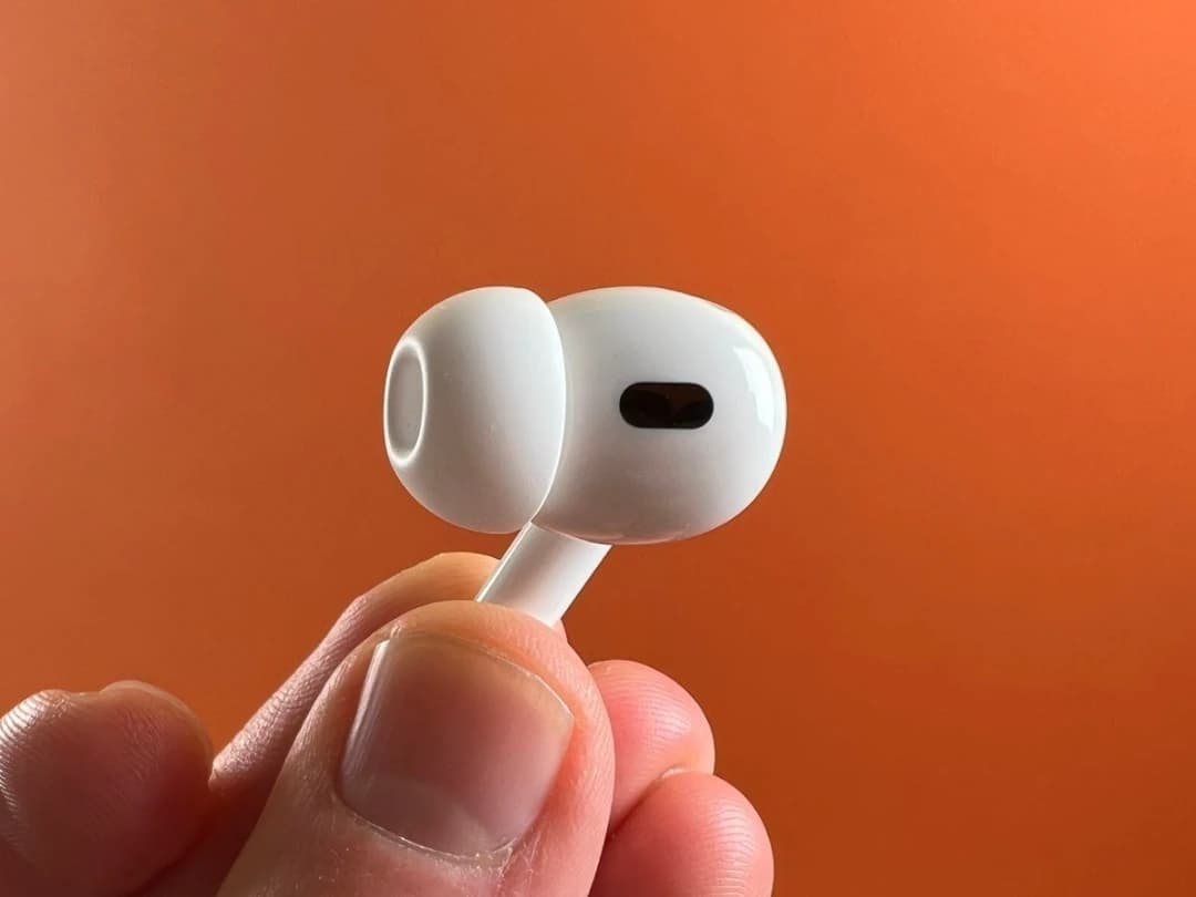 Apple AirPods Pro 2nd Generation (Dubai Version) ANC Wireless Earbuds - সাথে থাকছে আকর্ষণীয় গিফট