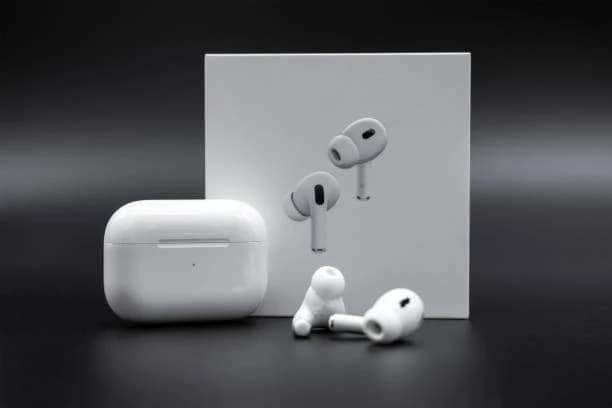 Apple AirPods Pro 2nd Generation (Dubai Version) ANC Wireless Earbuds - সাথে থাকছে আকর্ষণীয় গিফট